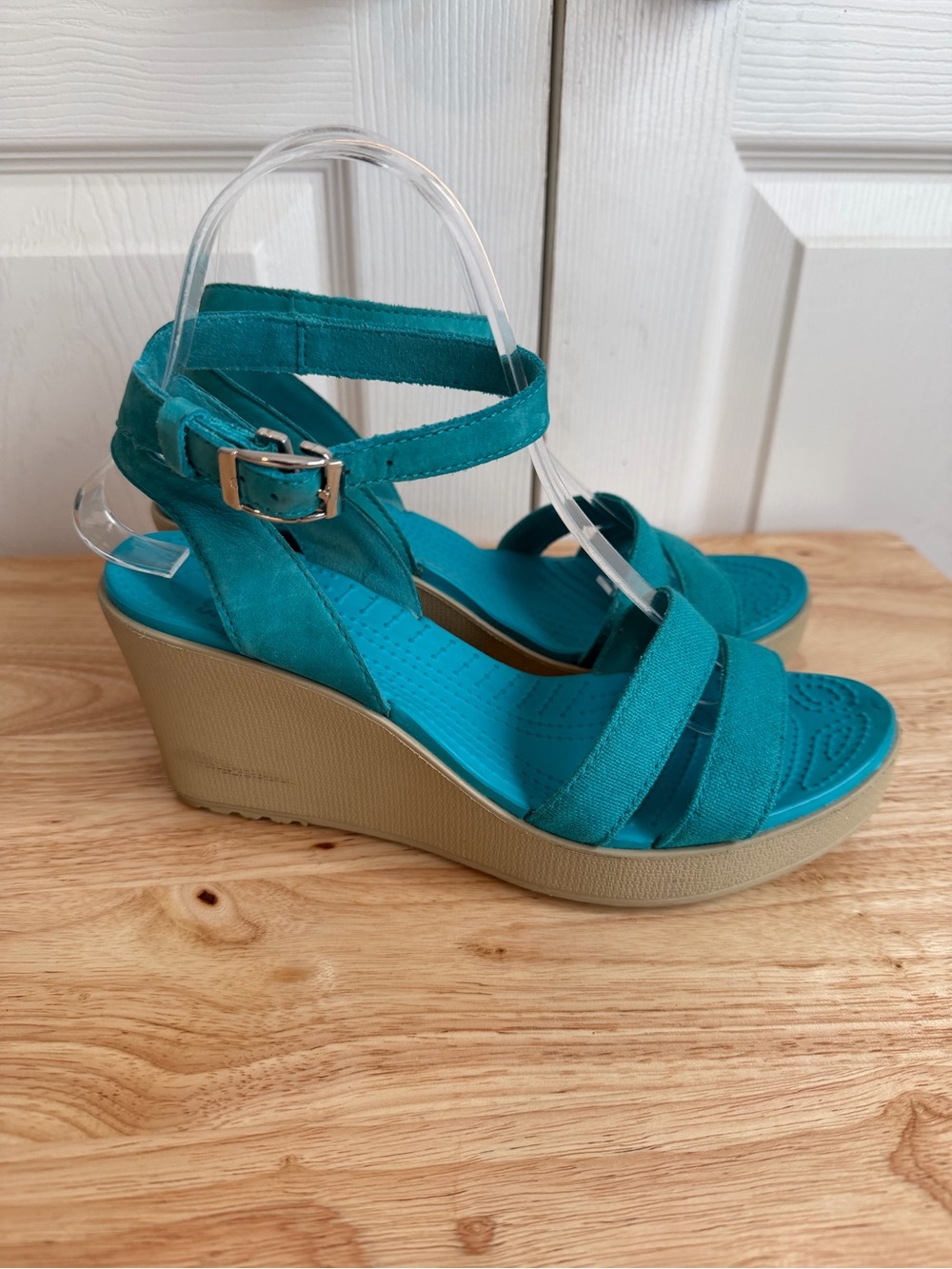 Crocs Leigh II Adjustable Ankle Strap Wedge Heeled Sandals Turquoise Size 8 - Picture 3 of 12